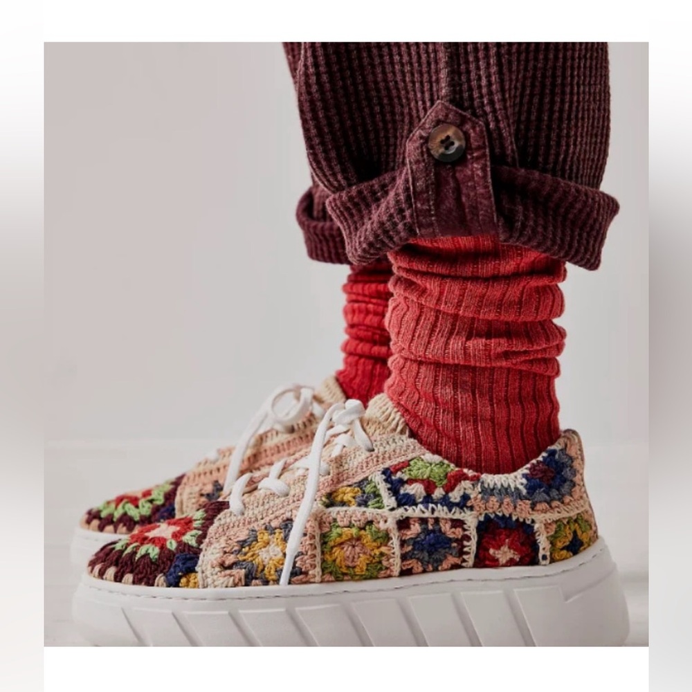 Free People Women’s Catch Me If You Can Multicolor Crochet Sneakers Sz 39/9 - Picture 3 of 9
